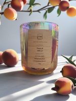 Sweet peaches meet creamy vanilla for the perfect cozy glow. 🍑✨ A 16 oz hand-poured Peach Vanilla candle made with coconut apricot wax, featuring a warm, creamy fragrance and elegant glass jar.